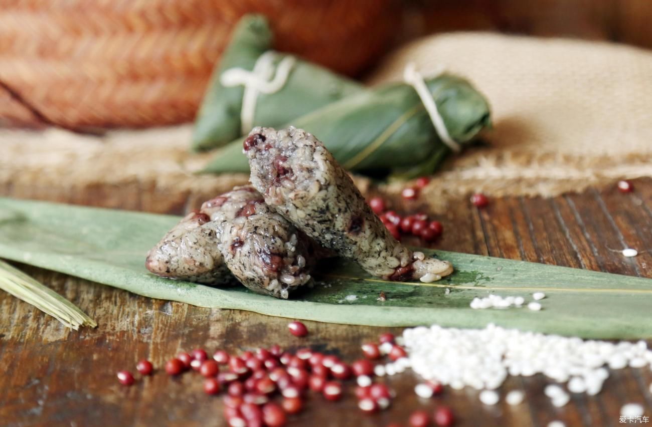  松茸 被称为“万菌之王”，让你的味蕾超级享受一次吧！