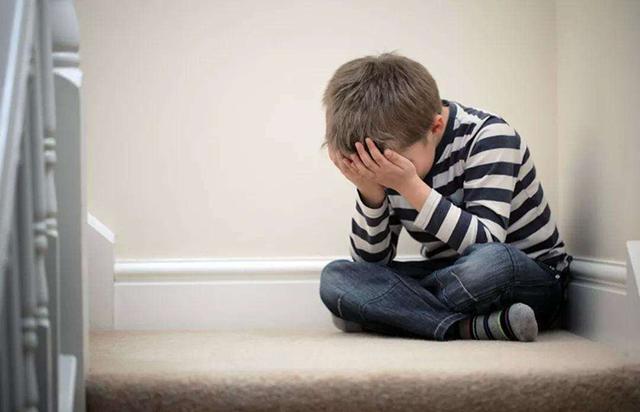 自卑|判断孩子自卑的方法如果孩子有这三种表现,父母就该反省了