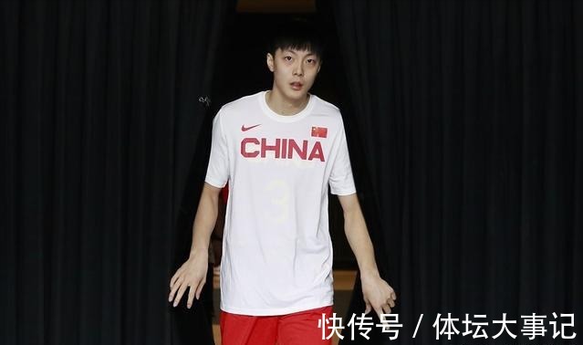 胡明轩|30分败给加拿大!杜锋爱将对比,胡明轩轰下24分,吴前8中1拿4分