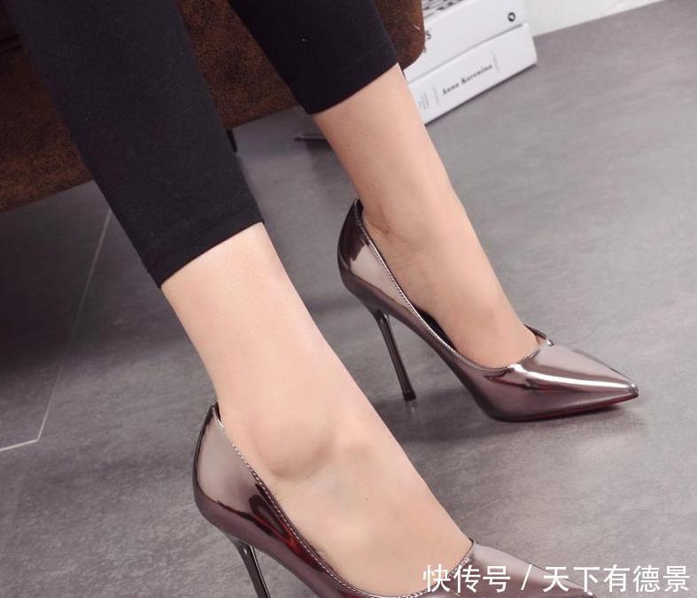 时尚 露趾细跟高跟鞋,凸显柔美风情,不经意间流露文雅范儿