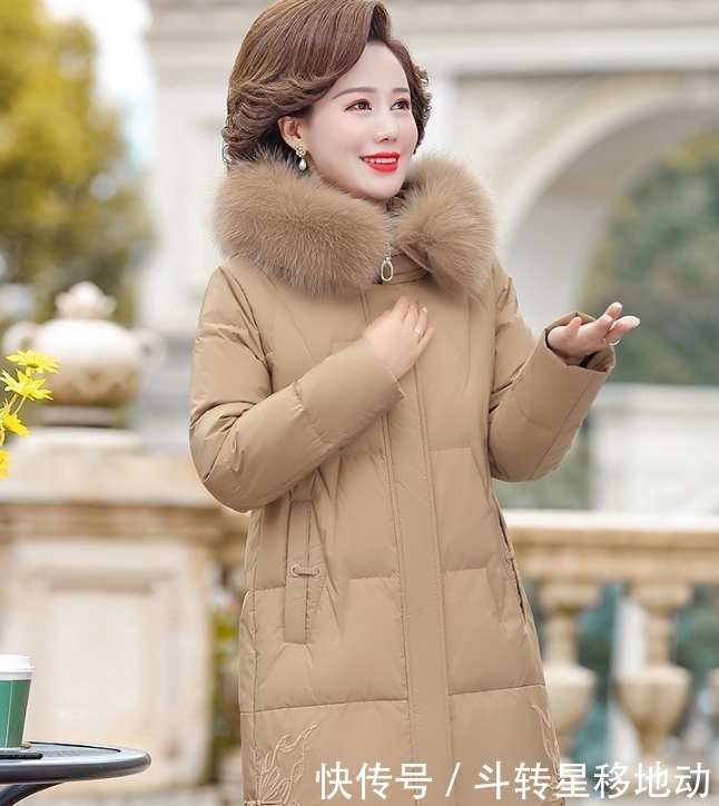 建议中年女人:咬咬牙拿下这“嫩龄棉衣”,年初一穿,优雅又富贵