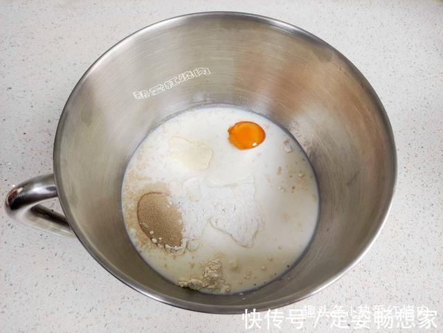 吐司|用这方法做的吐司拉丝效果更好,因为放了红豆沙,放三天也很软