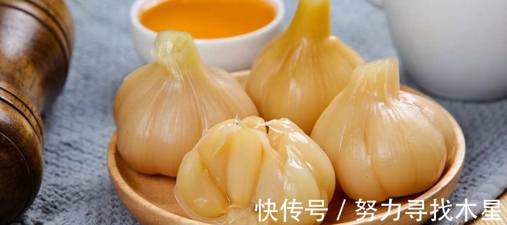 饭店|大蒜里倒入雪碧,原来饭店是如此腌糖蒜的,脆爽可口,好吃不腻!
