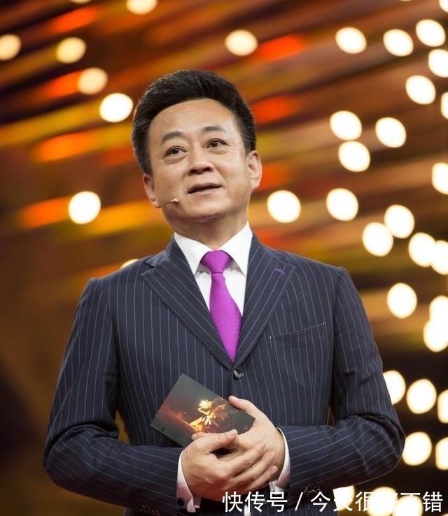 朱軍,終于在央視復(fù)出了,57歲精神煥發(fā)精神飽滿