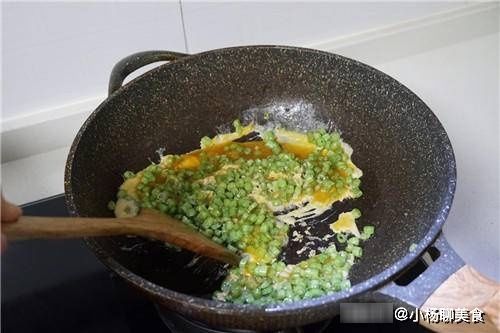 补充蛋白质|豆角加它炒，是儿时下饭菜，口感嫩滑脆嫩，百吃不腻，从小吃到大