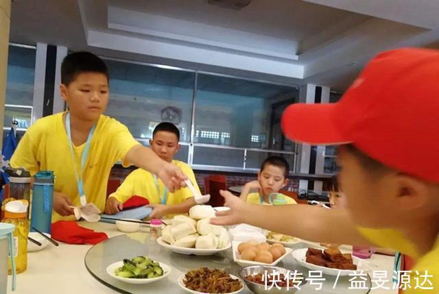 教养|孩子有没有教养，一顿饭就能够看得出来，儿时打好基础很重要