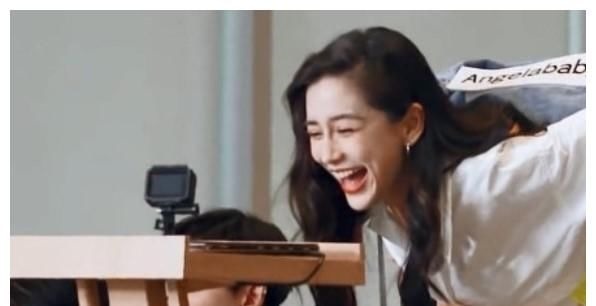 157cm的鄧紫棋才是“尺子”,跟168cm的baby站在一起,誰撒謊了?