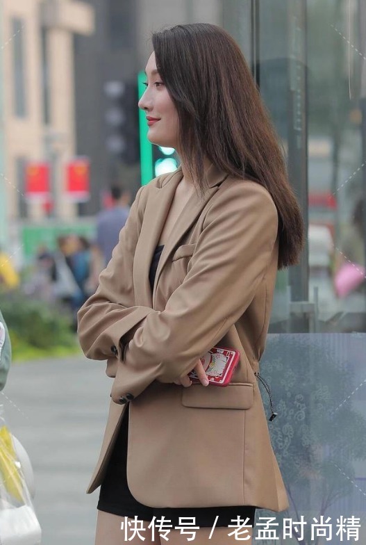 小西装搭配黑色短裤, 走在街头你就是最闪耀的潮人, 成熟优雅显贵气