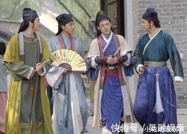 才子们@少女一上联:“午朝门外,排两班,文文武武”,乞丐一下联,绝了