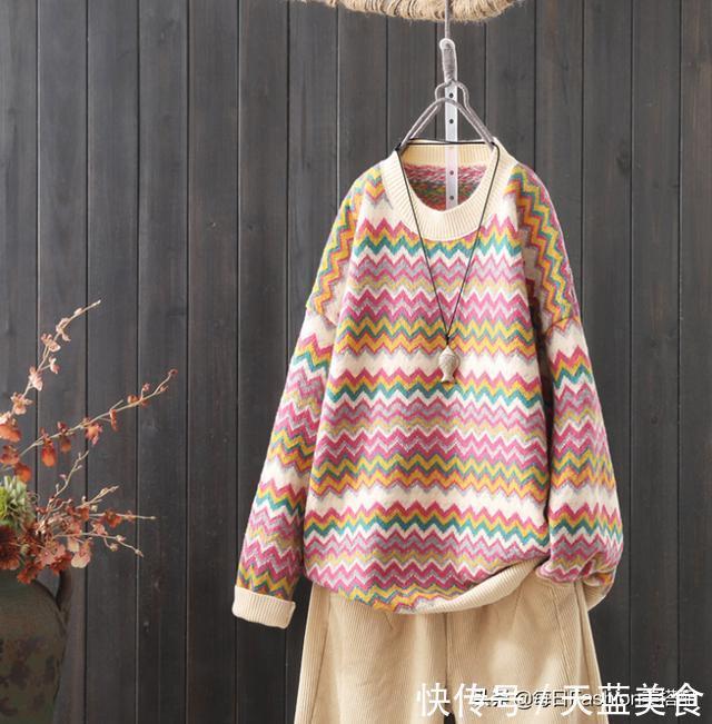 建议大家:春节就穿下面几款毛衣,搭裸靴,美得嫩上添嫩