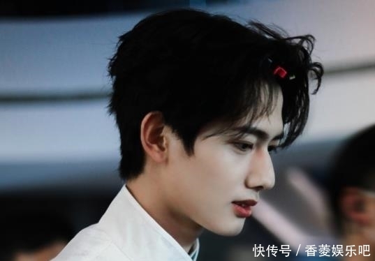 油纸伞 这次《快本》一定要追,嘉宾生图让人看愣,几大男神也纷纷加入