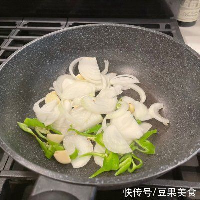 孜然羊肉卷|据说这个时候吃孜然羊肉卷（孜然夹馍内馅），是最好的