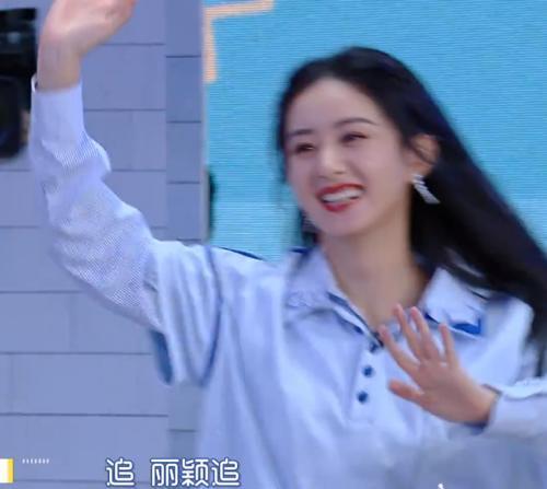 颜料|谢娜回归《快本》超热闹，丁程鑫戳赵丽颖脸蛋，手部细节暴露人品