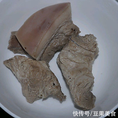 好吃|这道简易版萝卜丝扣肉，怎么做都好吃