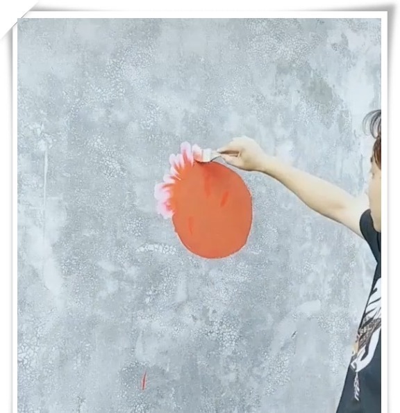 作画$美术生在墙上作画,刚开始被说没素质,成品一出我家墙就交给你了