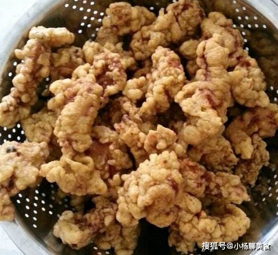 30年经验的婆婆：炸酥肉调面糊时，这3种料不能少，酥肉更香酥