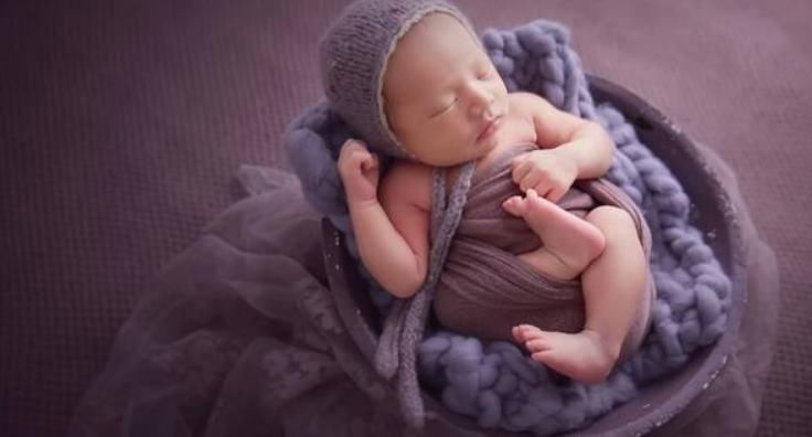 衣服|“满月照”成圈套,越来越多的父母往里跳,娃不哭闹却受罪