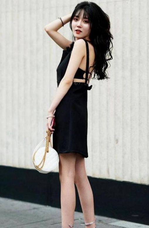 打扮|一身白色系打扮的小姐姐,长发飘飘,充满十足的既视感