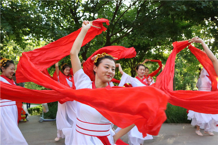 弘扬“五四”精神 万科幼儿园青年教师展风采