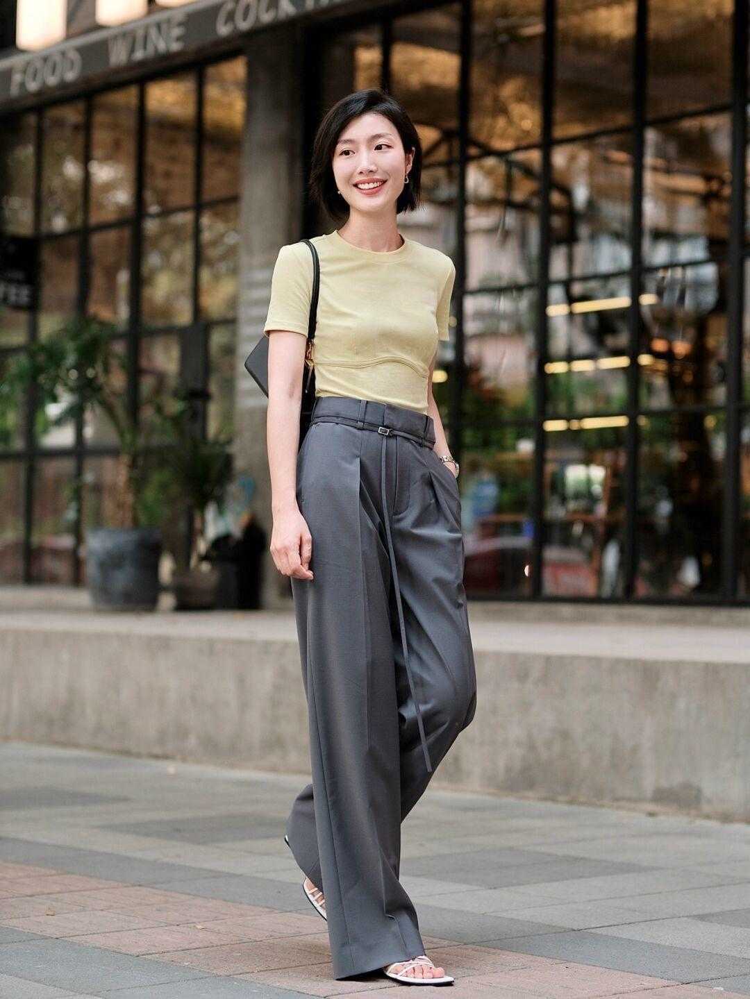 小个子|小个子女生就该这样穿,短袖T恤搭配高腰阔腿裤,显高还显瘦