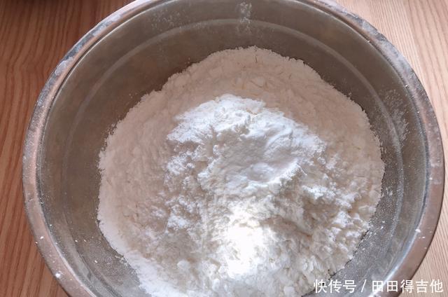 桃酥|零基础桃酥做法,2个鸡蛋1碗面,一碰就掉渣,唇齿间的童年记忆