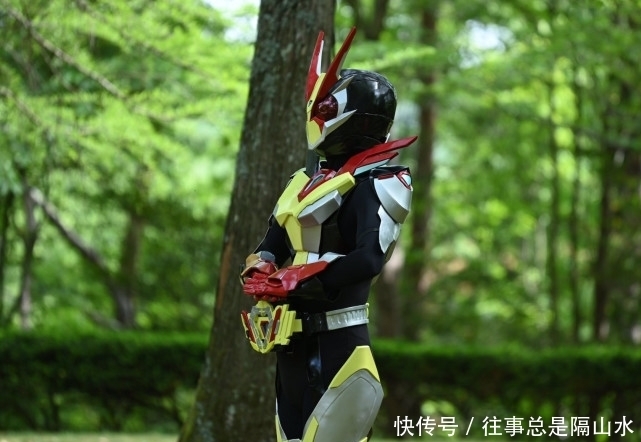 假面骑士:少女自制皮套cos伊兹版零二,这才是漫迷心中的零二