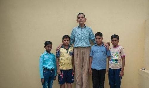 身高|8岁男孩身高198米,刚出生便打破两项纪录,希望继续长高