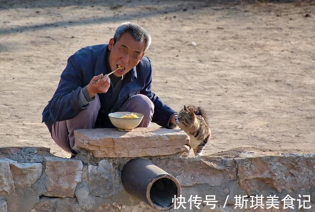 诱发|人到中年，想健康管住嘴，5样食物就算爱吃，也最好一口别碰