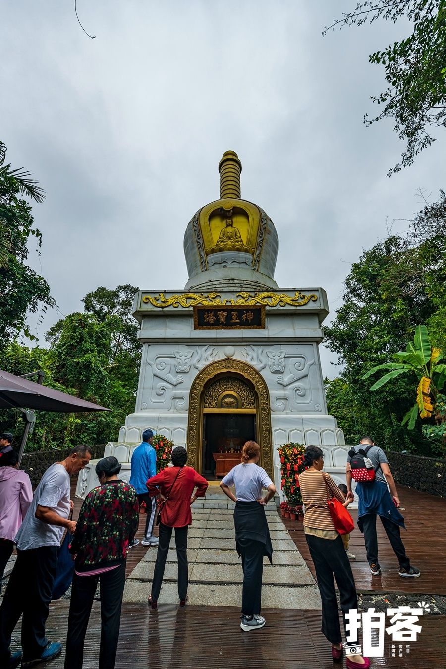 保亭|拍客丨游人走进海南五指山区热带雨林，享受节日的欢乐