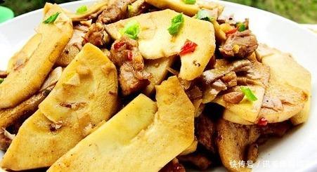 口感脆嫩,鲜香有弹性,吃上一口唇齿留香,配上米饭越吃越上瘾