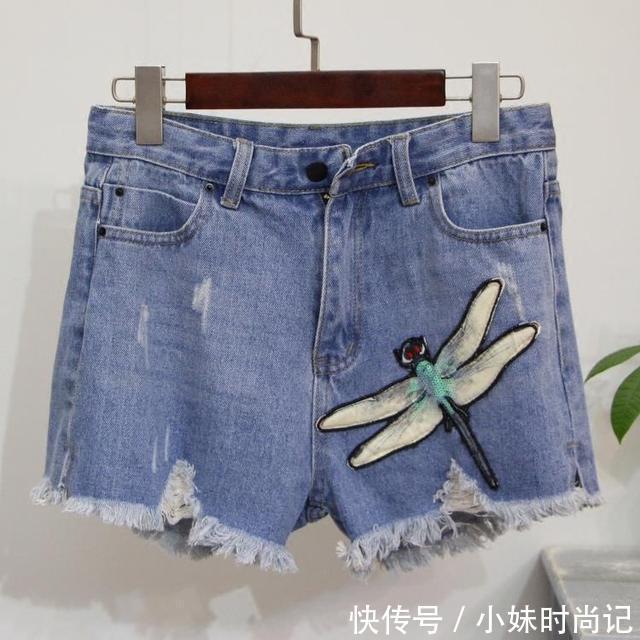 穿搭|穿牛仔短裤T恤套装，时尚又减龄的穿搭，而且轻易秀出大长腿