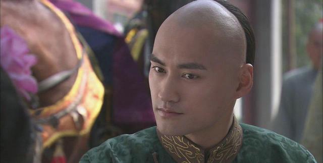 马场@窦尔敦绰号钩祖,他在雅克萨之战中成了英雄,如今他的后代在这里