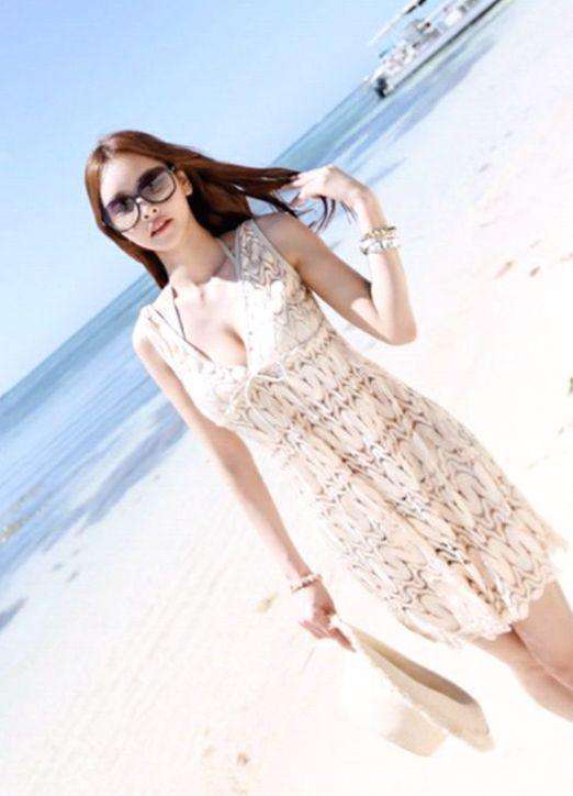 美女 阳光朝气的比基尼泳衣美女, 散发出女人的简洁之美