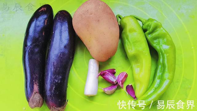 茄子土豆青椒,又一道东北名菜地三鲜,请叫它素菜领袖-地三鲜