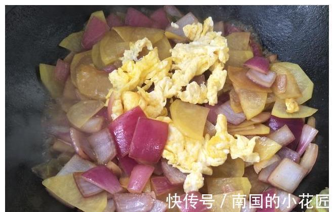 香气|秋天我最爱吃的1道菜,选用3样食材,简单烹饪5分钟,香气四溢