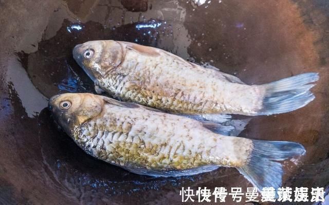 鱼汤不要直接下锅炖，多加一步，鱼汤轻松炖出奶白色