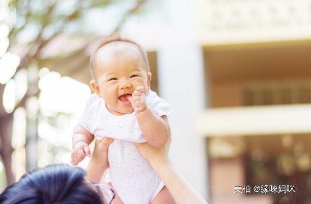 宝妈|经常被母亲抱在怀里的宝宝，有几个明显的优点，宝妈要注意