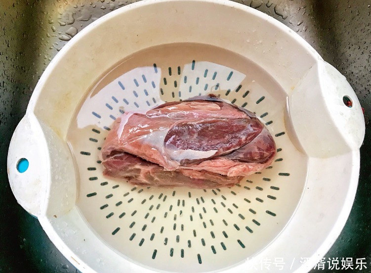 鲜香|牛肉久炖不烂大厨教你1招,多加1勺它,熟得快,软烂鲜香又入味