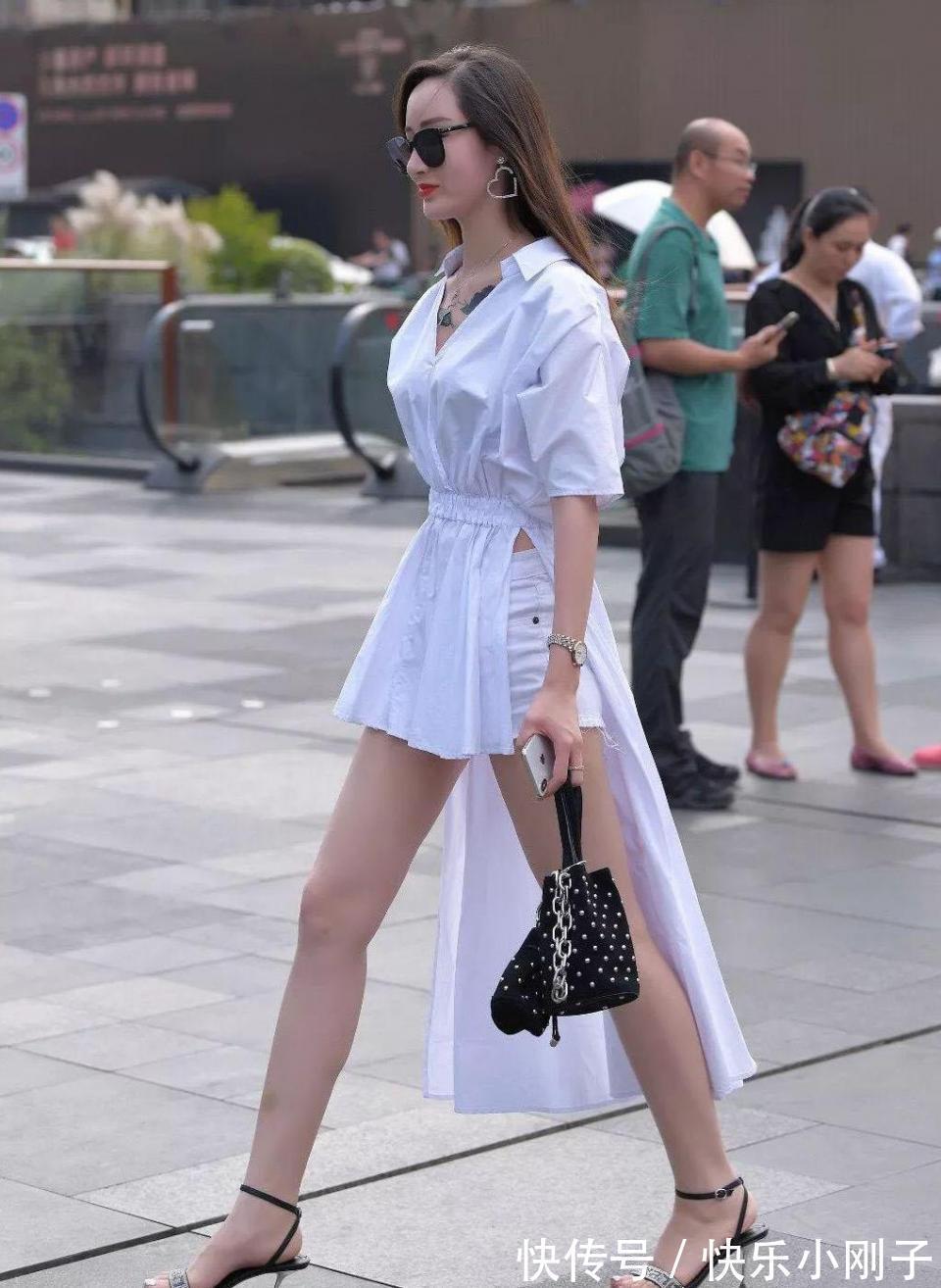 穿搭|美女看起来很狂野!穿搭更是有趣,第一次看到微胖女人也能这么美