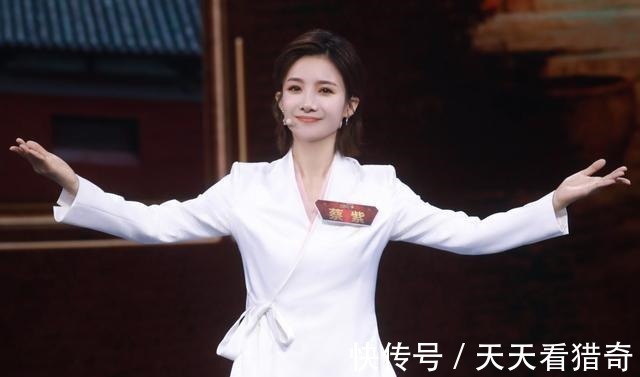 央视频道|她是《主持人大赛》总冠军，才华与美貌并存，毕业于这所名校