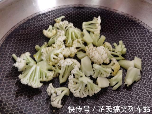 喷香|用培根炒花菜：喷香十足的一道菜，做法还简单
