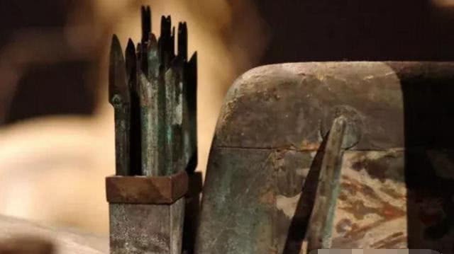 铜车马|秦始皇铜车马上那把“破伞”,并非只是遮阳,打开才知道多逆天!