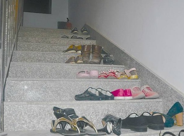 拖鞋架|建议不管房子大小,门口别堆放鞋子,学上海人这样做,干净整洁