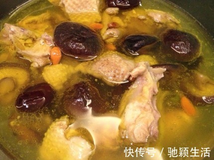 鲜香|炖鸡汤时该不该焯水大厨教你“2必做1不做”，肉质鲜香软嫩不腥