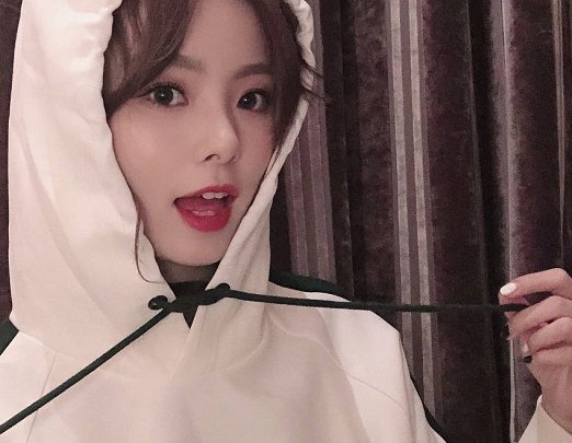 硬糖成员美甲，陈卓璇黑白配，看到希林娜依：不配拥有！