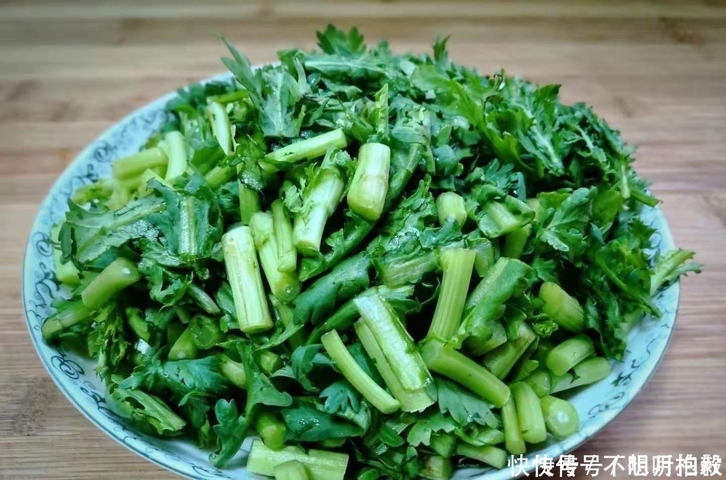 天越冷,这菜就越肥嫩,正大量上市,3块钱一斤,炒着吃特别香!