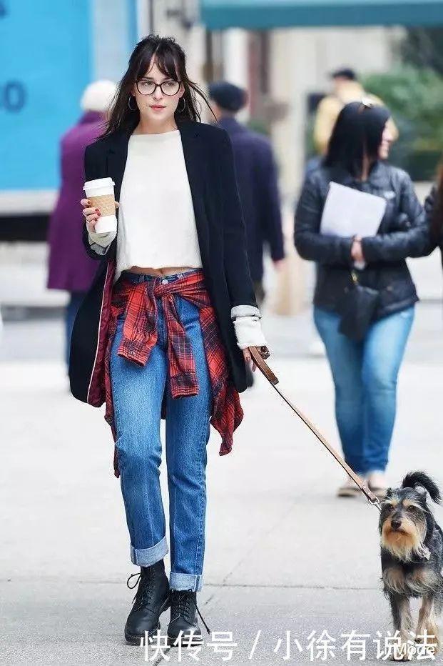 搭配|别再穿“打底裤”了,现在流行“裤子+靴子”!保暖又显瘦!