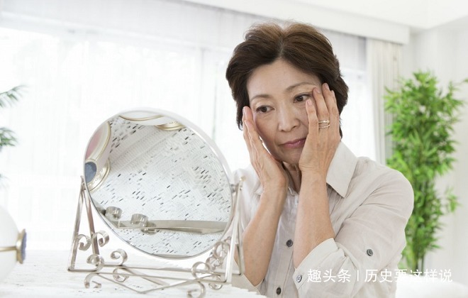 绝经|为什么女性在绝经后,有的人衰老的很快,有的人却依然光彩照人