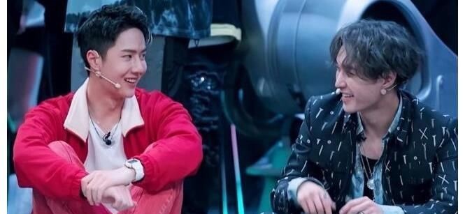 《街舞4》刚播, 张艺兴竟遭黄磊黄渤没完没了的发微信, 原因逗笑全场