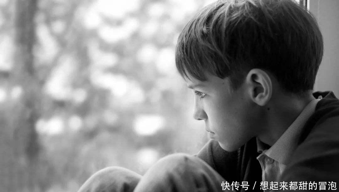 检查|6岁女孩逛超市,衣服鼓囊被怀疑偷东西,店员检查后忍不住落泪